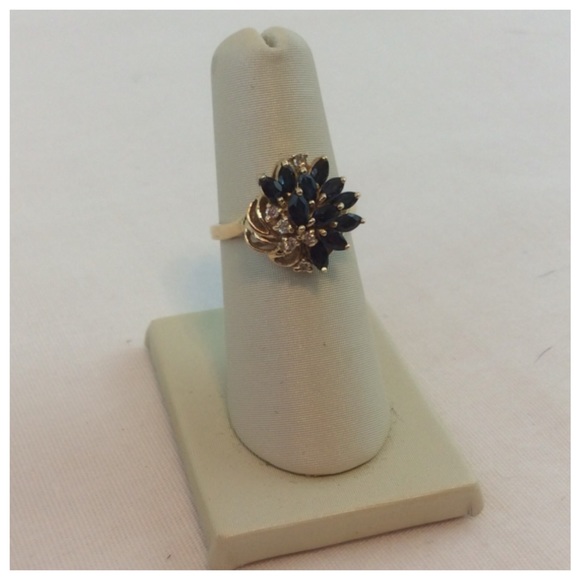 SAPPHIRE & DIAMOND RING - Picture 4 of 8
