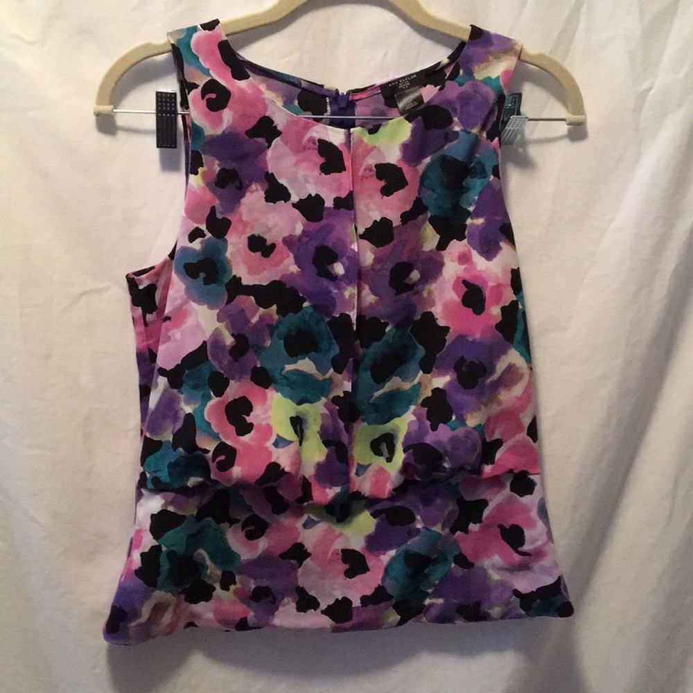 Keyhole Sleeveless Blouse