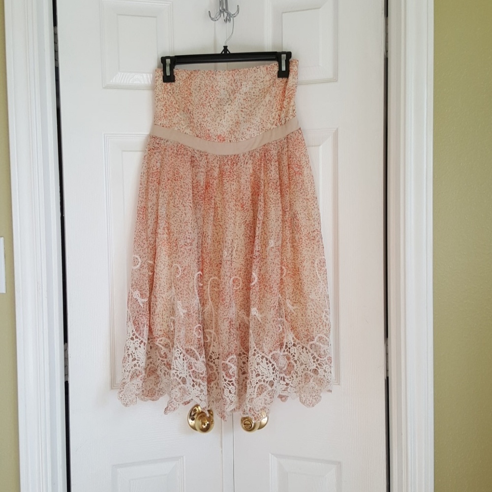 Flowery feminine strapless dress