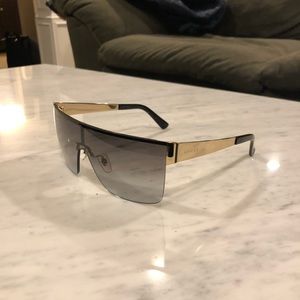 Gucci Sunglasses! 100% Authentic. LIKE NEW!