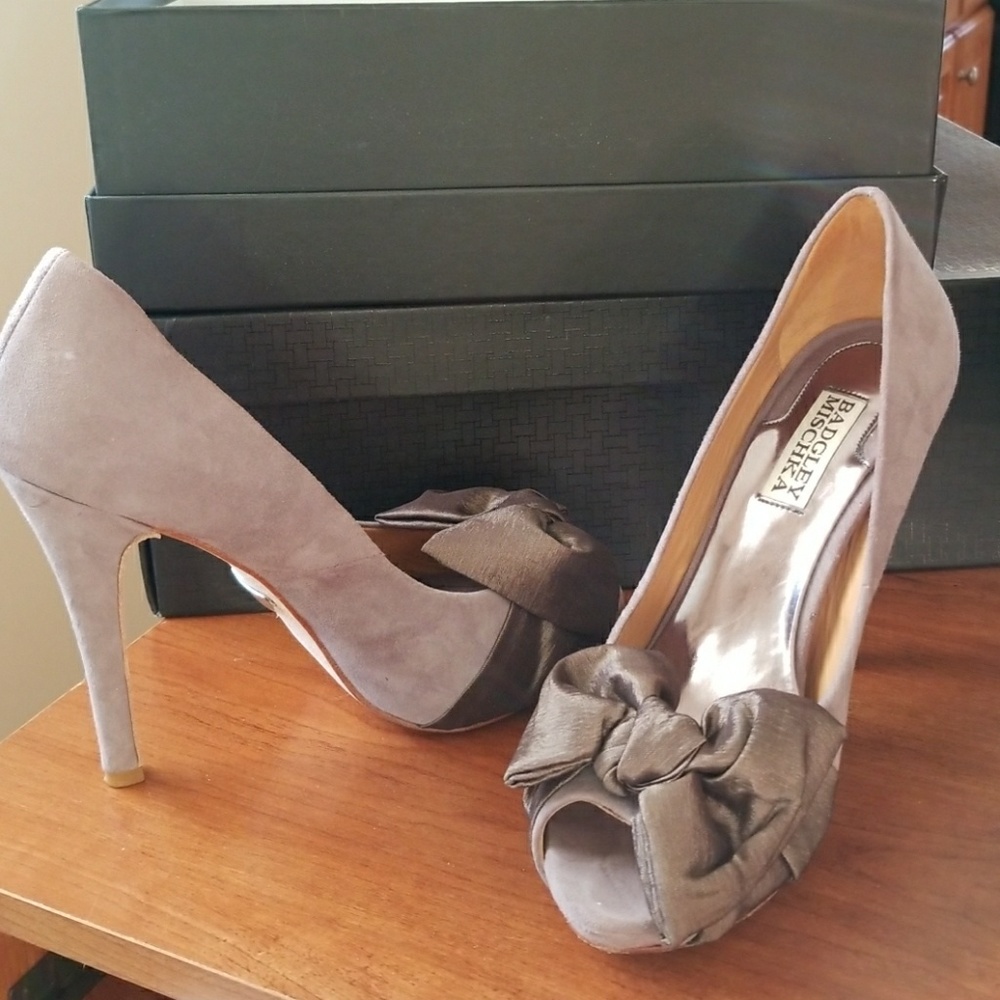 Dressy Badgley Mischka peep toe pumps size 7 1/2