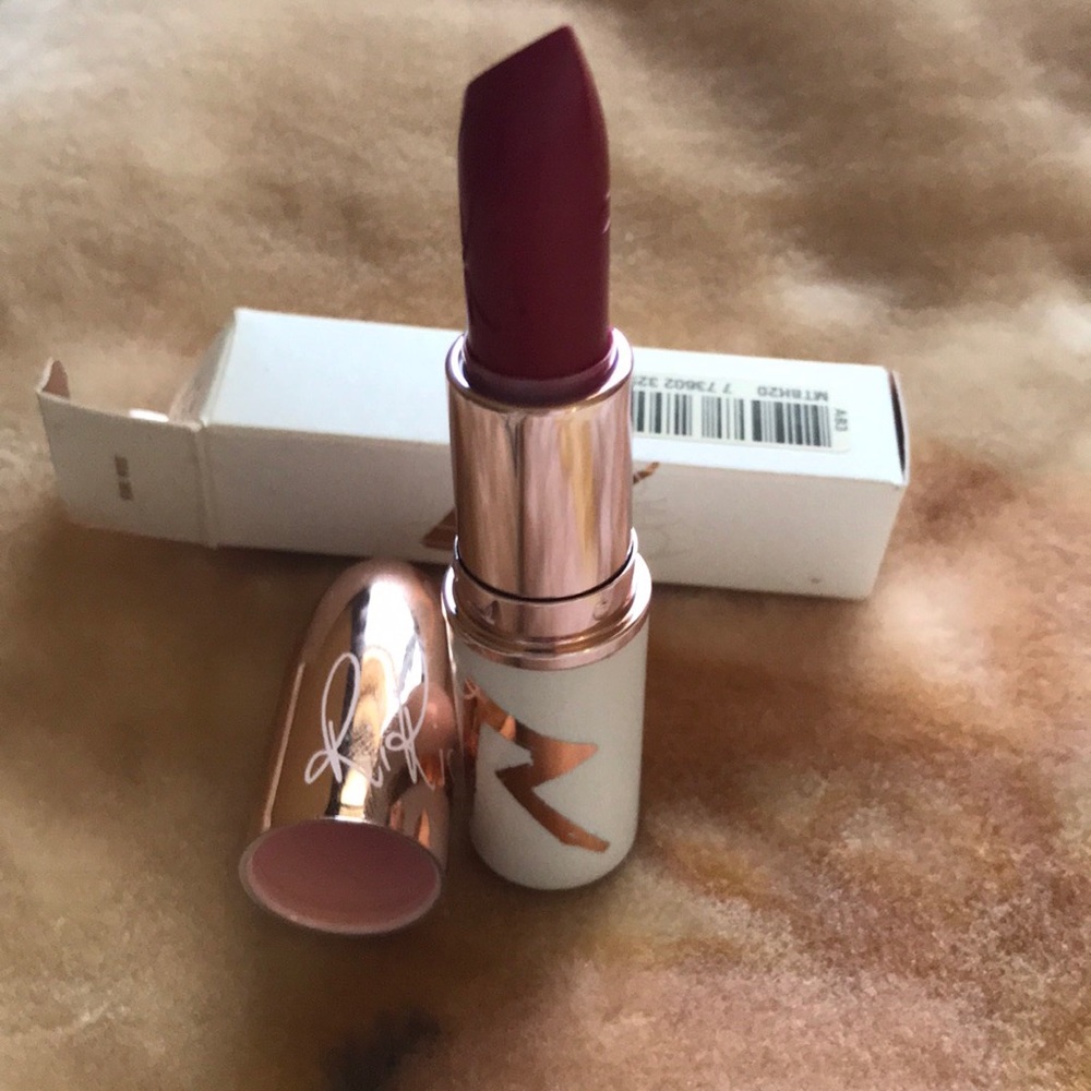 New Mac Rihanna Limited Edition riri woo lipstick