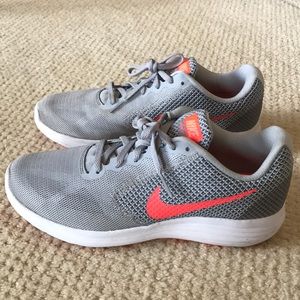 Nike Revolution 3