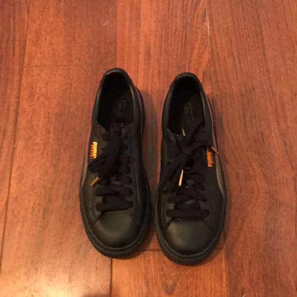 Authentic pumas - Picture 1 of 4