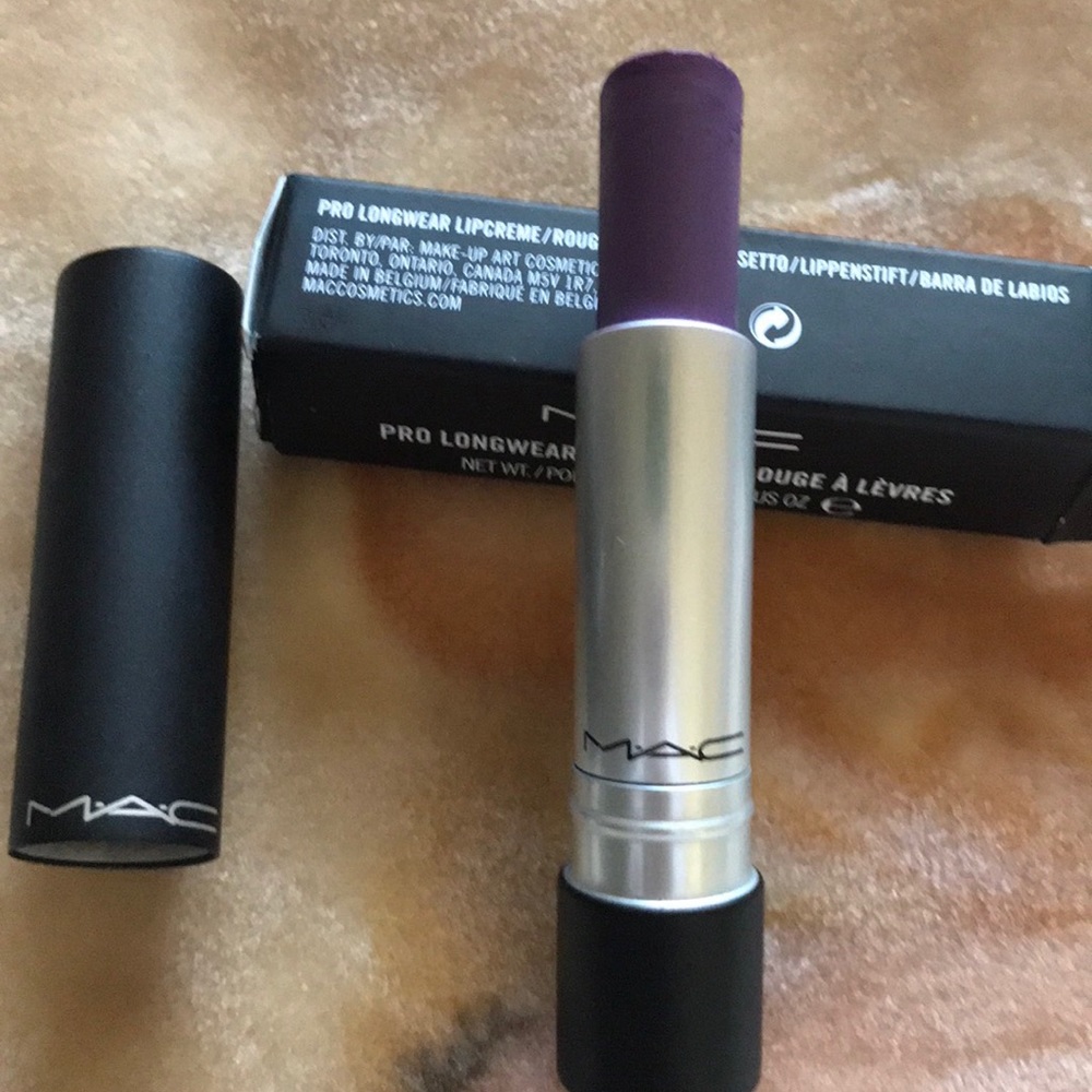 Discontinued Mac Pro Longwear lipstick Goes & Goes