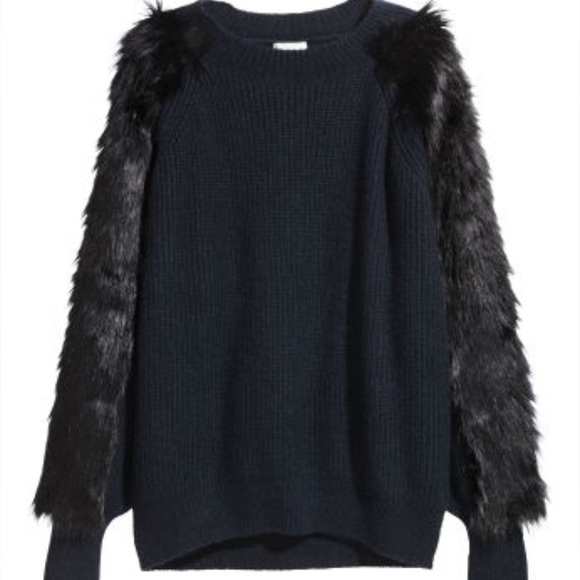 H&M Sweaters - Gorgeous Navy Sweater w/ Faux Fur❣️