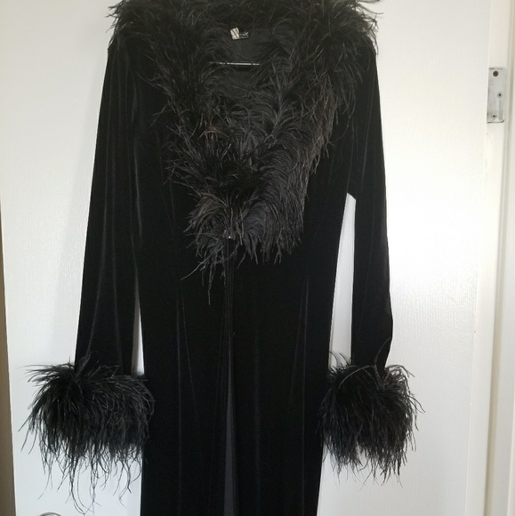 Black Soft Velvet Cape With Feathers 
