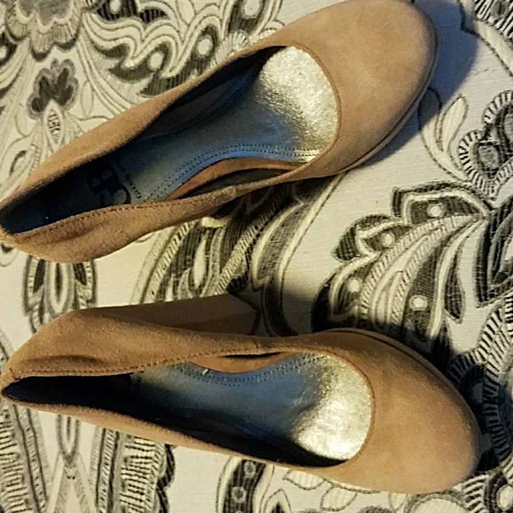 Tan suede Gianni Bini Platform Heels