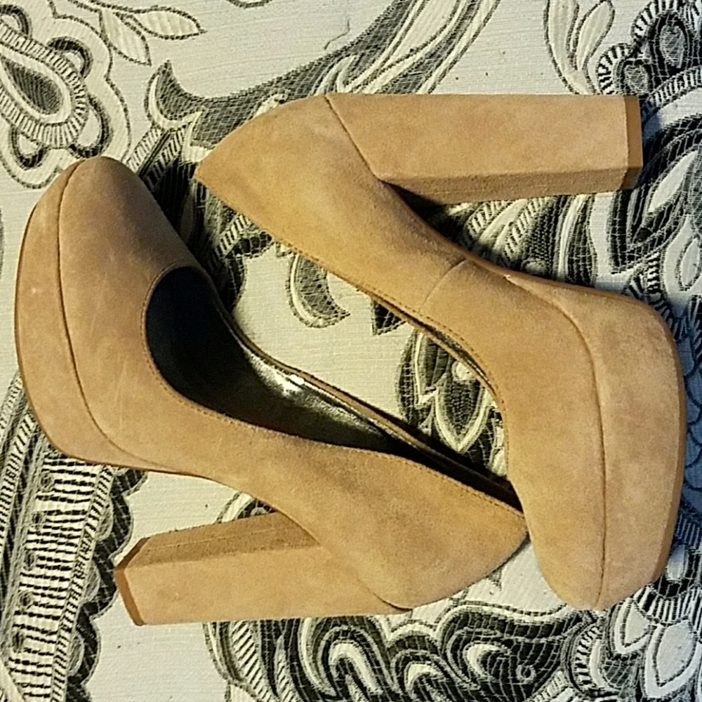 Tan suede Gianni Bini Platform Heels - Picture 2 of 5