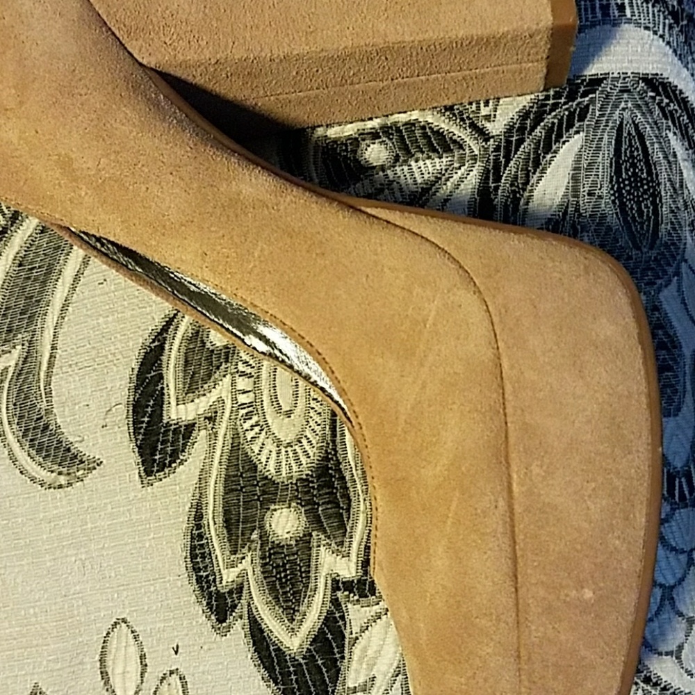 Tan suede Gianni Bini Platform Heels - Picture 4 of 5