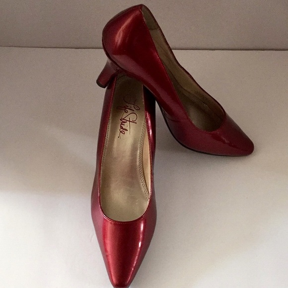 Life Stride Maroon Pumps - Picture 3 of 5