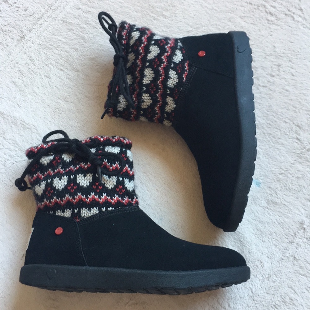 UGG Boots, Girls Size 2, Black Red & Tan Heart Pattern. NEW