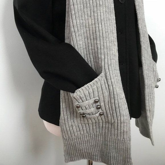 Ribbed Knit Pocket Scarf - Picture 2 of 4