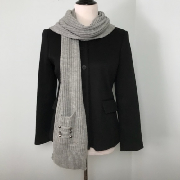 Ribbed Knit Pocket Scarf - Picture 4 of 4