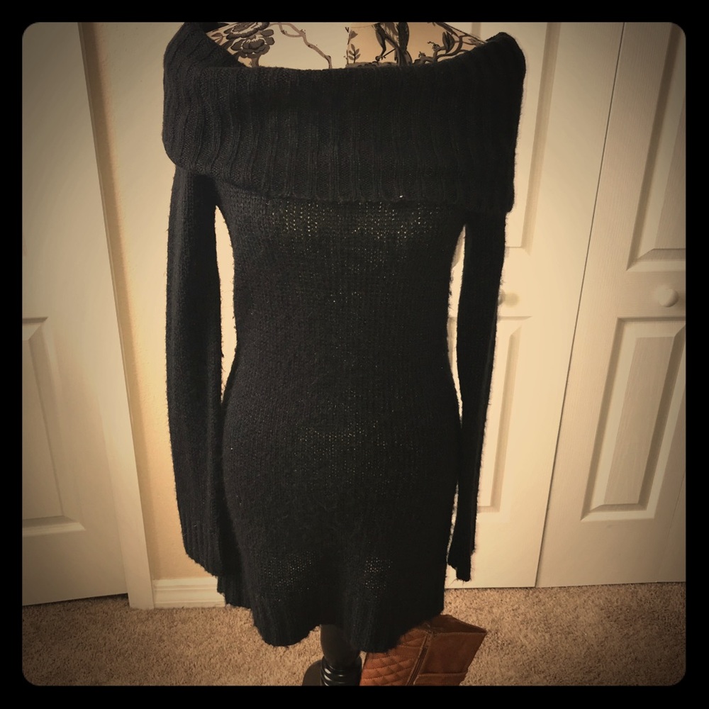 Sexyy Off the shoulder sweater dress!