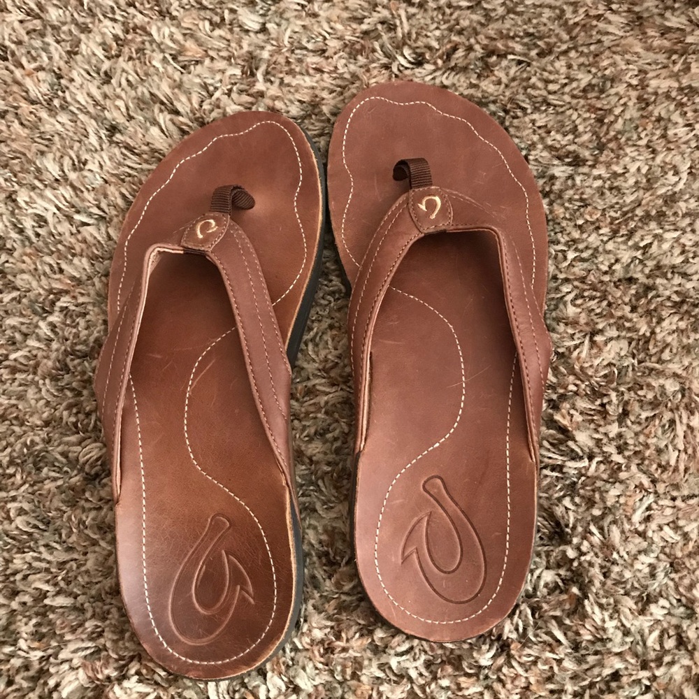 Olukia sandals never worn too small. Paid $120