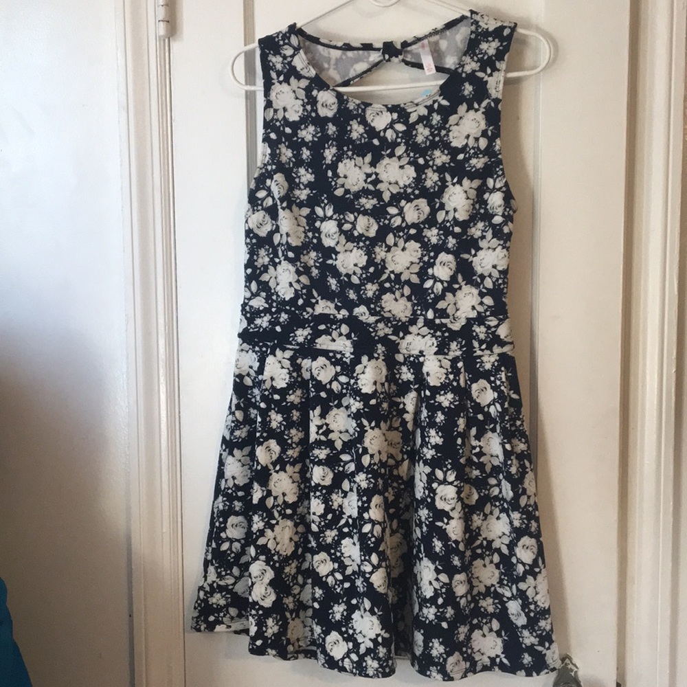 Xhilaration Black and white dress (L)