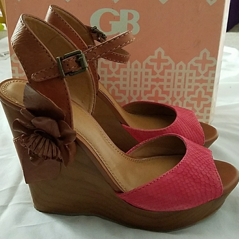 GB by Gianni Bini Pink & Brown Floral Wedges