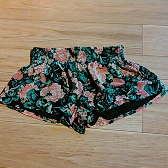 Soft Floral Shorts - Picture 5 of 5