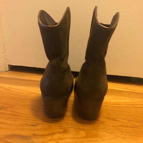 Boots - Picture 3 of 3