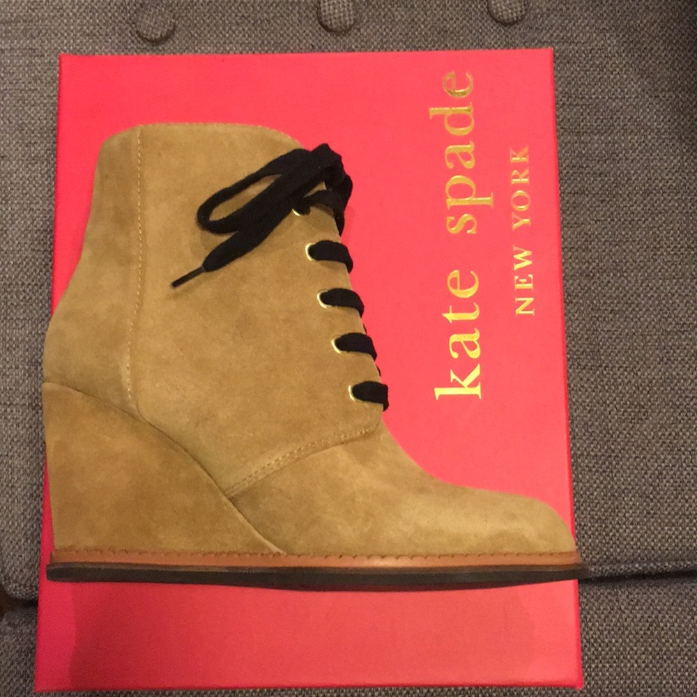 NIB Kate Spade Saundra wedge size 7.5 honey suede