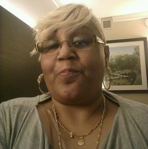 Meet your Posher, Edna