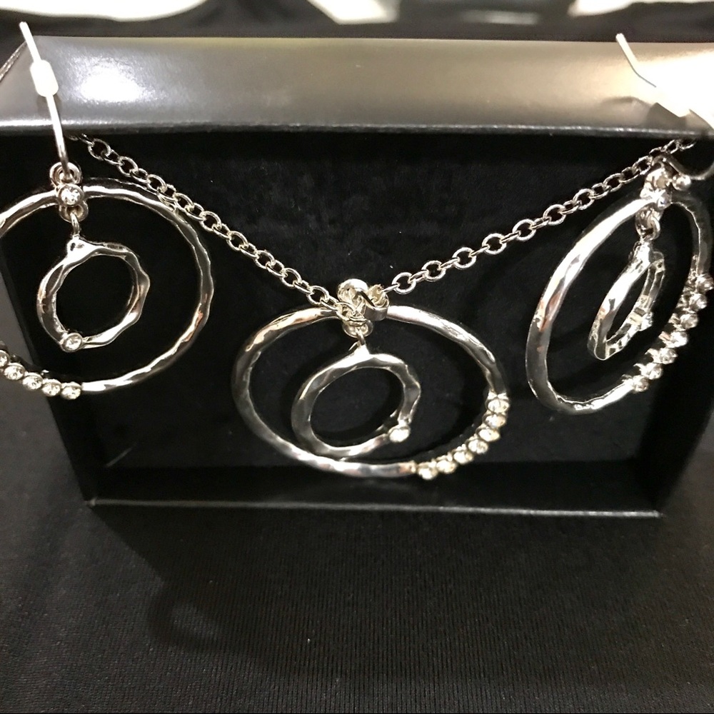 Beautiful necklace and earrings set with gift box.