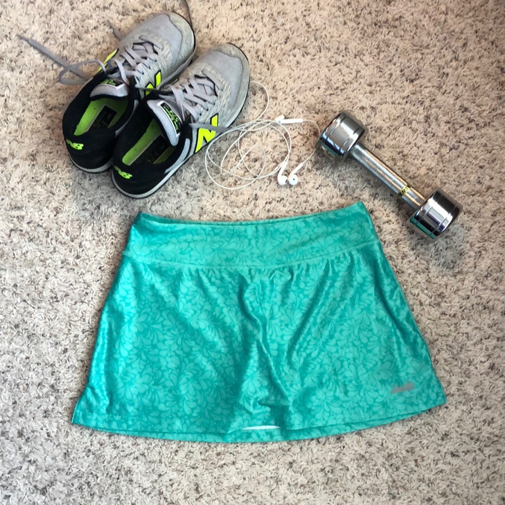 Avia running/tennis skirt with shorts built in