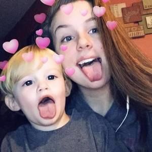 Meet your Posher, Alexis