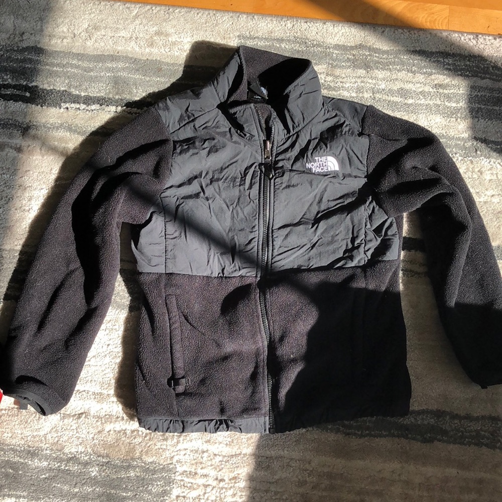 Youth size 14-16 north face jacket zip up!
