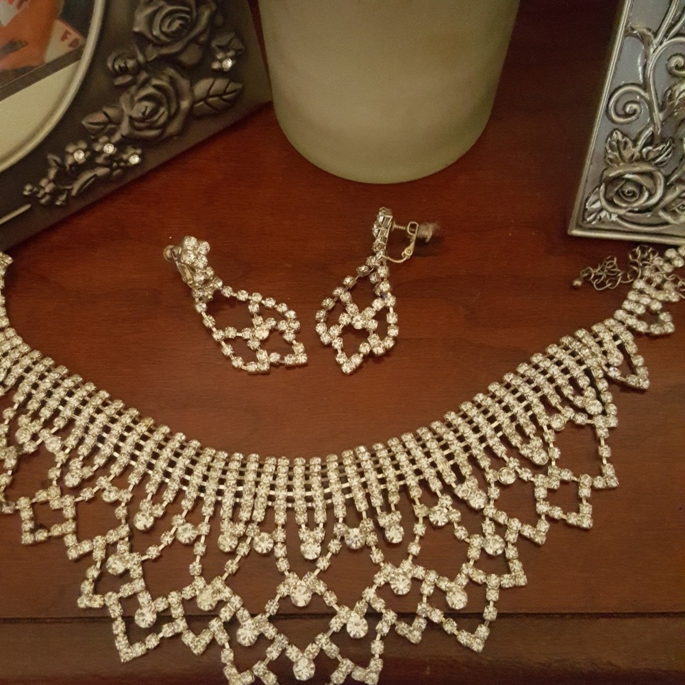 Necklace/earrings swararaski