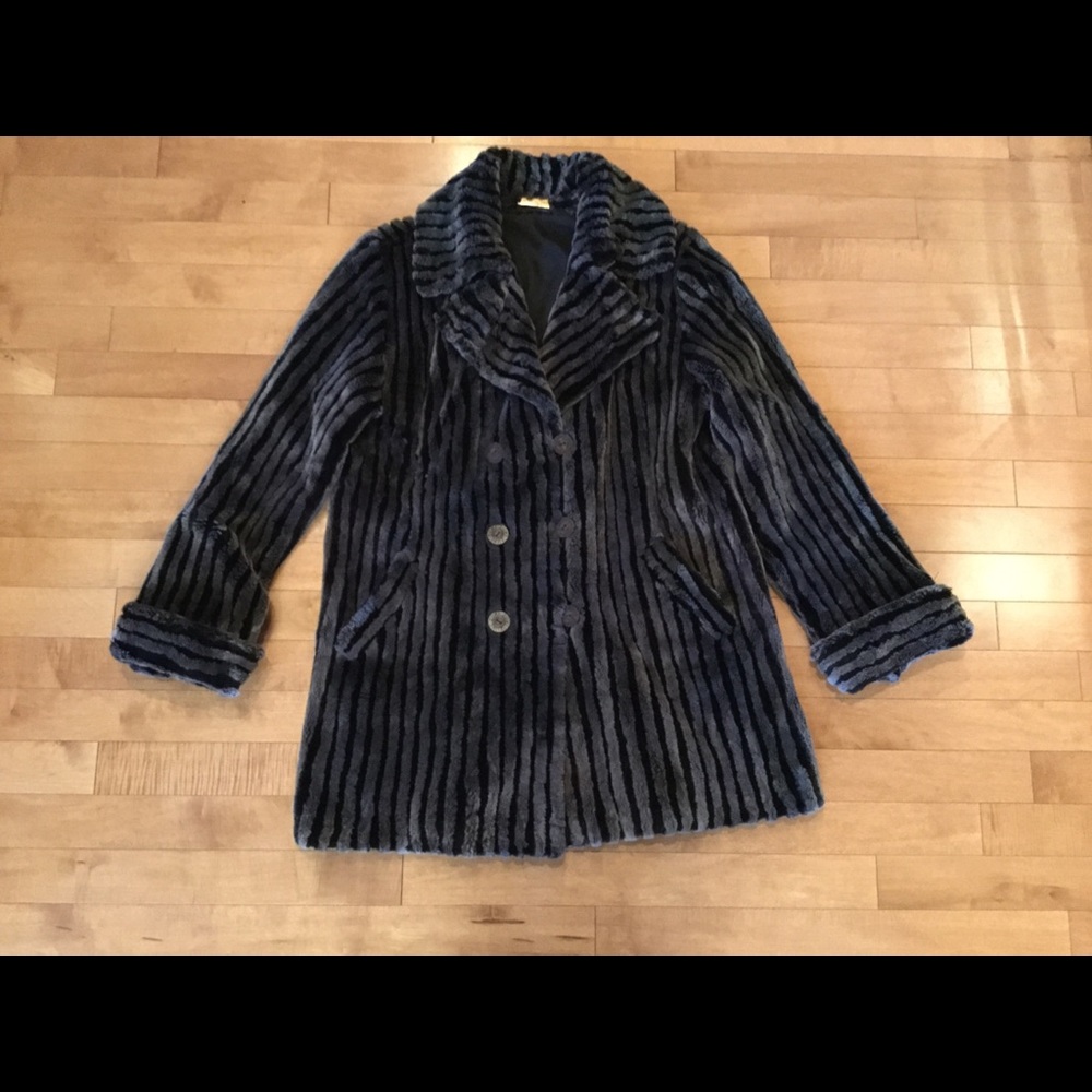 Beautiful ZUKI striped fur coat