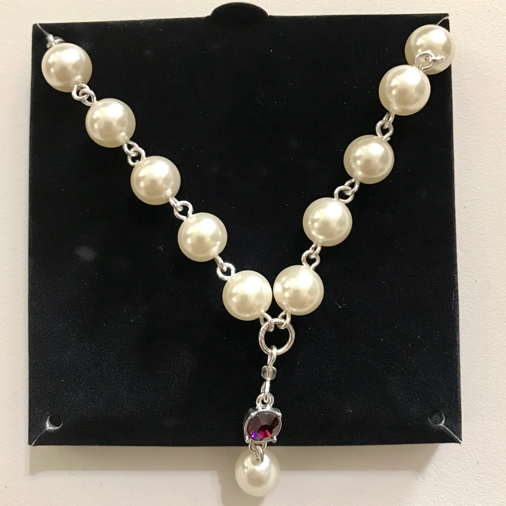 Beautiful pearl necklace. With gift box.