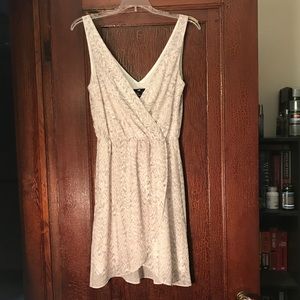 White and Tan H&M dress. Light and comfy! Size 6.