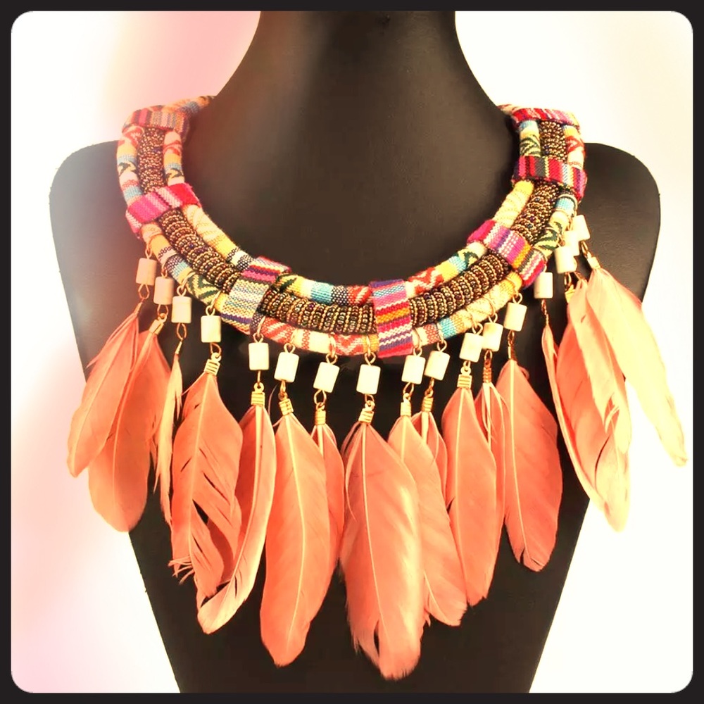 🆕 BOHEMIAN PINK FEATHER STATEMENT BIB NECKLACE