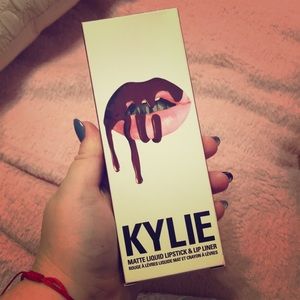 Kylie Cosmetics - Kylie Lip kit in Leo