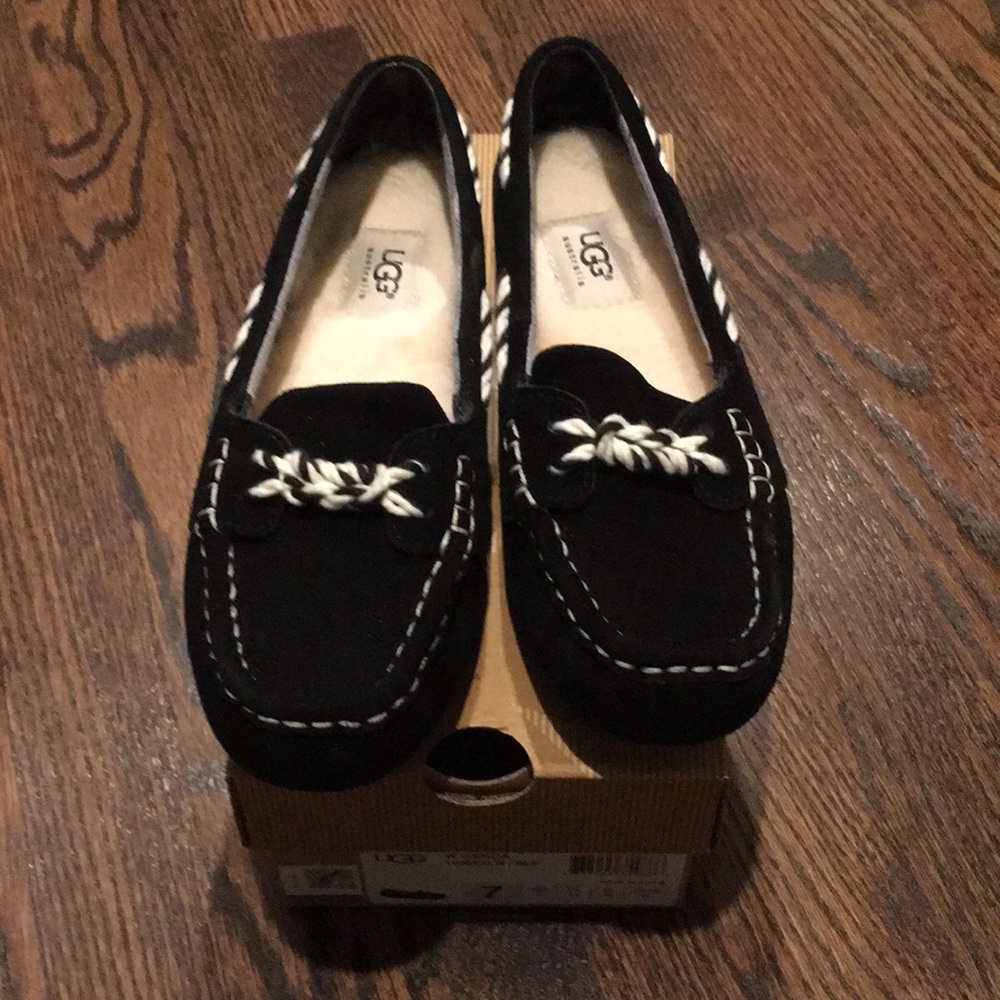 SOLD- NIB UGG slipper shoe size 7