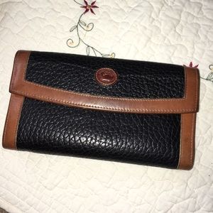 Vintage Dooney and Bourke classic wallet, black