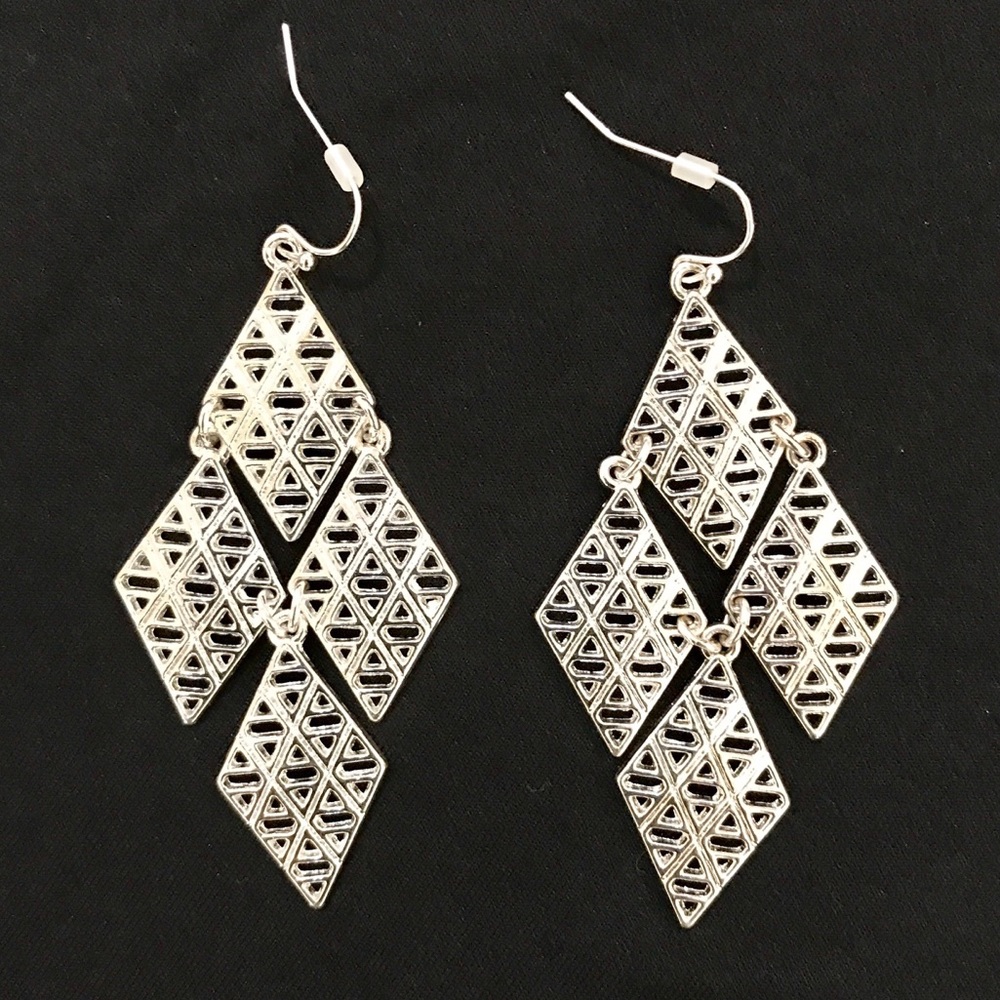 Earring set. New in gift box.