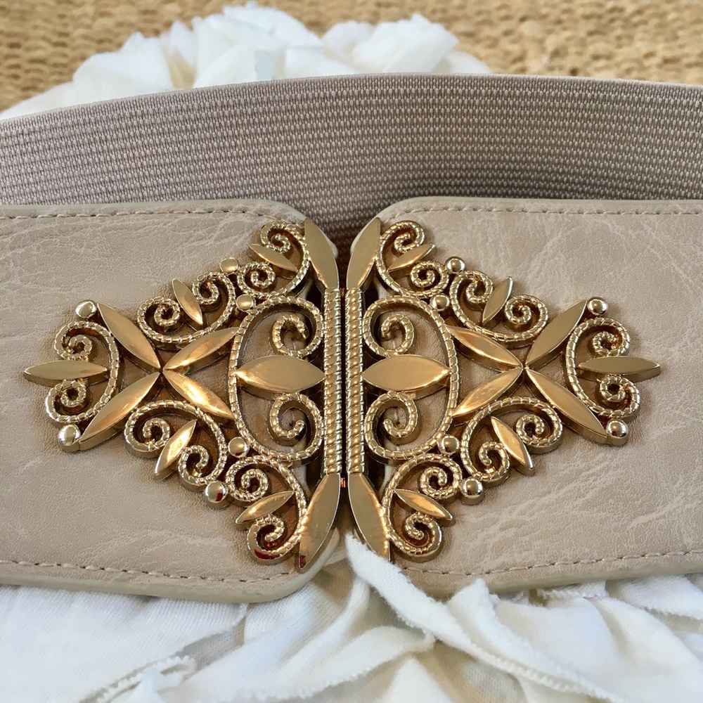 Francesca's belt