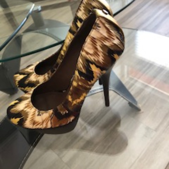 Heels - Picture 2 of 4