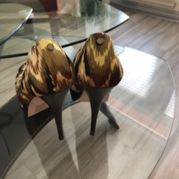 Heels - Picture 4 of 4