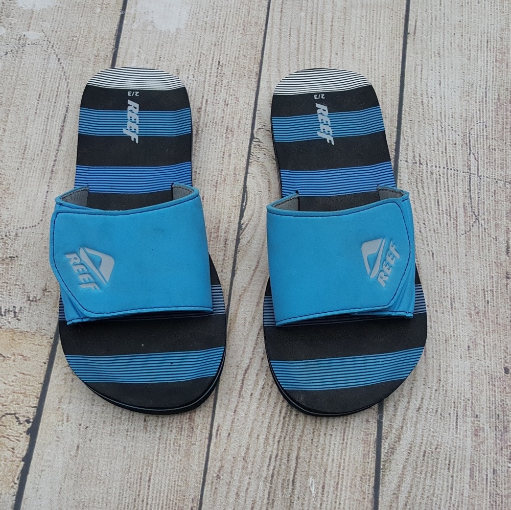 Reef sandals in size 2/3