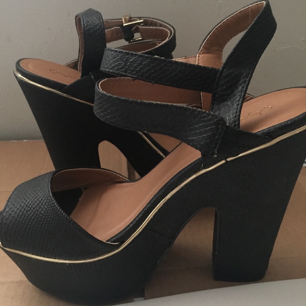 Black Platform Heel size 7.5 for women