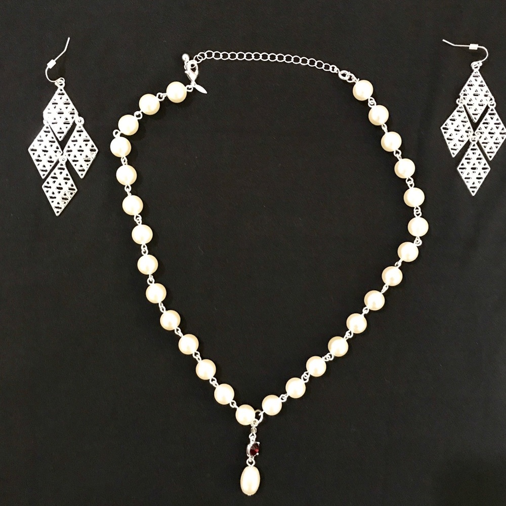 Necklace with earrings set. New in gift box.