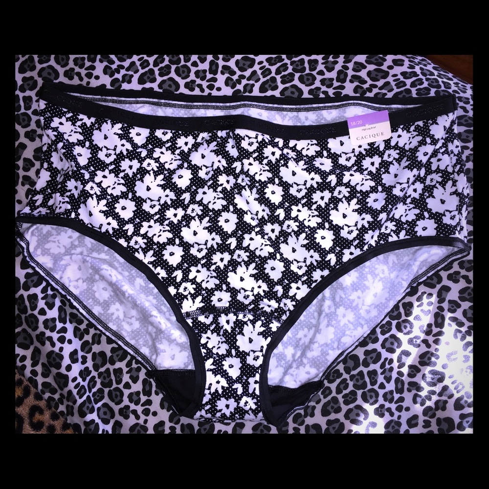 🖤NWT Cacique Blk/Wht Floral Brief Panty 🖤