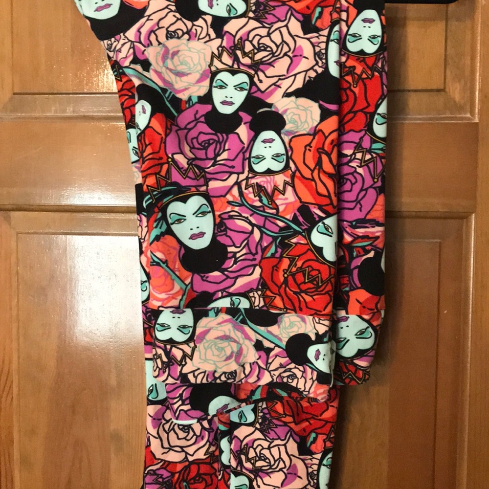 LuLaRoe TC2 evil queen leggings!