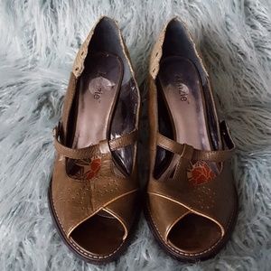 Kenzie Cute Vintage Look Olive T Strap Peep Toe Shoes