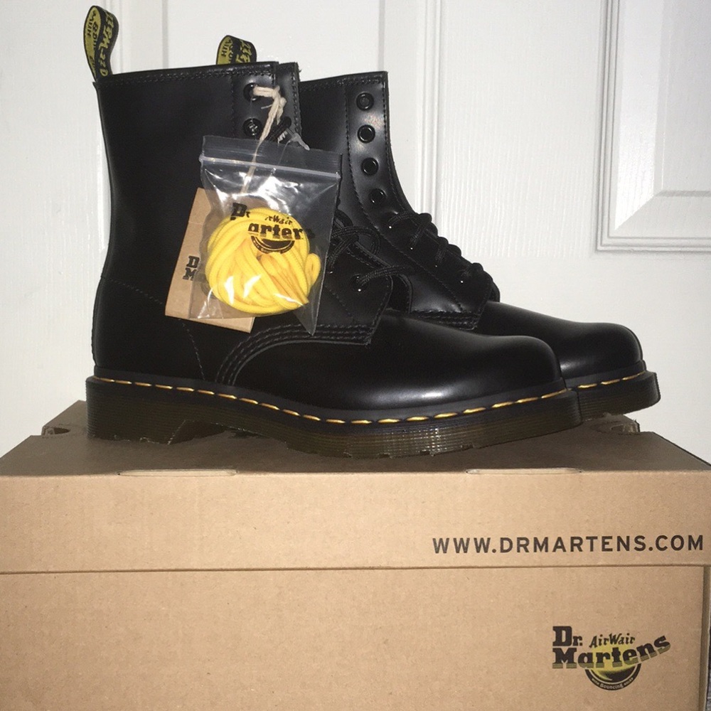 BRAND NEW Doc Martens 1460 Smooth Black - US 7