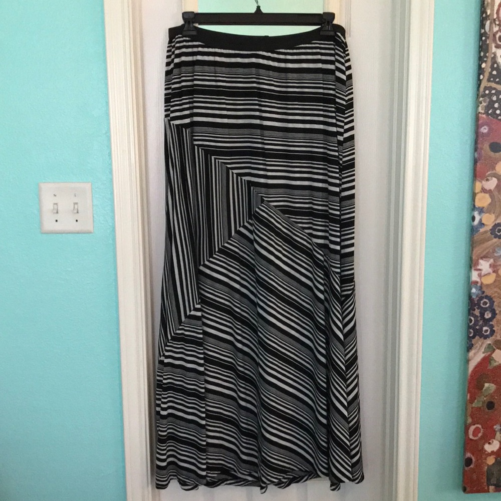 B&W Graphic Maxi Skirt